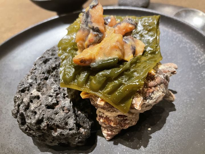 [제주=뉴시스] 11일 제주시 조천읍 북촌리 '해녀의 부엌'에서 나온 음식. (사진=독자 제공) 2025.05.15. photo@newsis.com *재판매 및 DB 금지