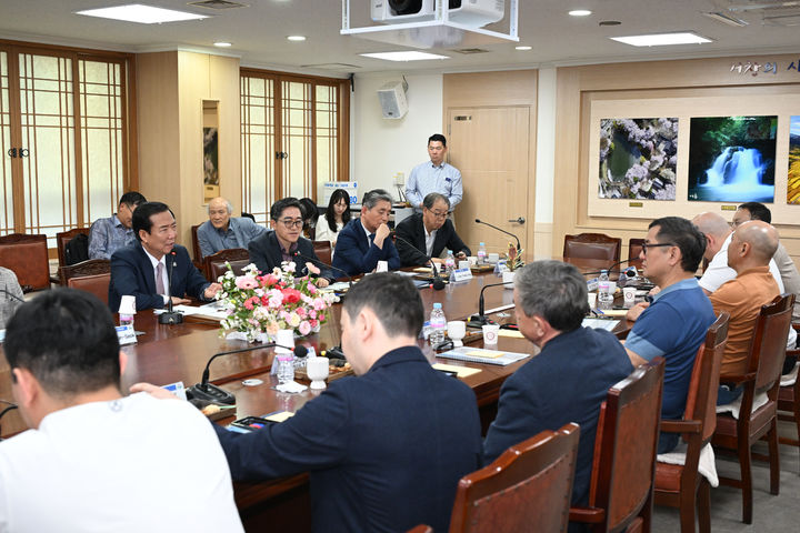 [거창=뉴시스] 세계 승강기 허브도시 거창군 카자흐스탄 승강기 산업 견학 (사진=거창군 제공) 2025. 05. 15. photo@newsis.com&nbsp;&nbsp; *재판매 및 DB 금지