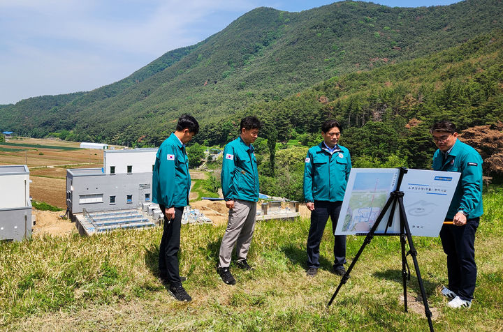 [창녕=뉴시스] 고암면 상월정수장 현장 안전 점검을 하고 있다. (사진= 창녕군 제공) 2025.05.15. photo@newsis.com *재판매 및 DB 금지