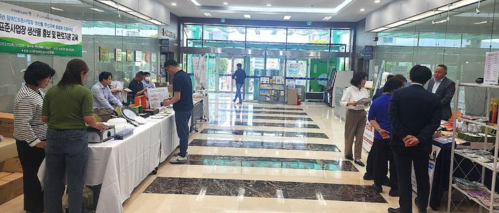 장애인 우선 구매제도 홍보부스 운영. *재판매 및 DB 금지