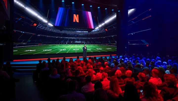 [서울=뉴시스] 넷플릭스가 14일(현지 시간) 미국 최대 광고 행사인 업프런트(Upfront)에 참여했다. 이번 행사에는 넷플릭스 광고 총책임자 에이미 라인하드를 비롯해 마리안 리 넷플릭스 최고마케팅책임자(CMO), 벨라 바자리아 최고콘텐츠책임자(CCO)가 참석했다. 사진은 넷플릭스 발표 모습. (사진=넷플릭스 제공) 2025.05.15. photo@newsis.com *재판매 및 DB 금지