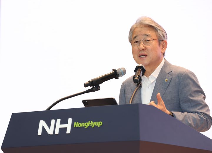 [세종=뉴시스] 농협중앙회는 15일 서울 중구 본관에서 '2025년 농협RPC전국협의회 정기총회'를 개최했다. 사진은 강호동 농협중앙회장이 정기총회에서 인사말을 하고 있는 모습. (사진=농협 제공) 2025.05.15. photo@newsis.com *재판매 및 DB 금지