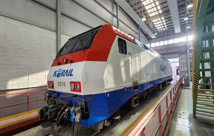 코레일, 철도차량 외벽 도장에 '친환경 필름' 시공…10년 이상 유지