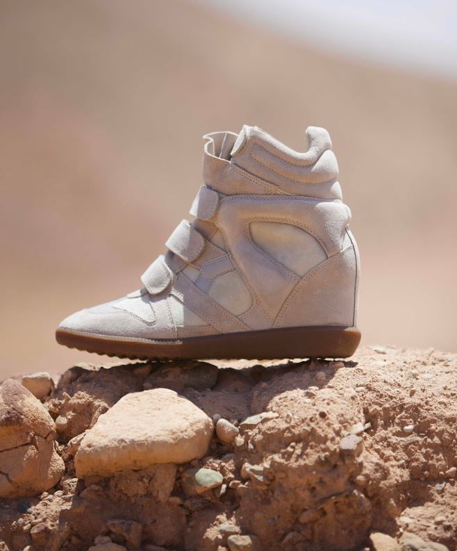 [서울=뉴시스]생활문화기업 LF가 수입·판매하는 프랑스 디자이너 브랜드 '이자벨마랑(Isabel Marant)'의 아이코닉 스니커즈 '베켓(BEKETT)'이 국내 출시 3주 만에 품절 조짐을 보이고 있다고 15일 밝혔다.(사진=LF 제공) *재판매 및 DB 금지