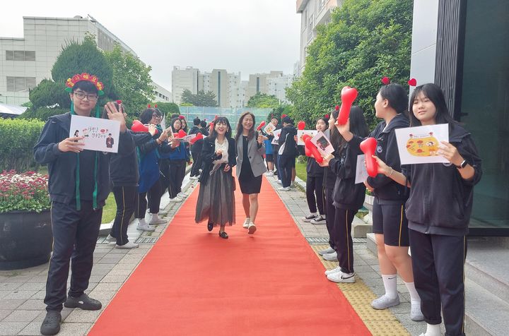 [울산=뉴시스] 구미현 기자 =울산 무룡중 스승의날 행사 (울산시교육청 제공) photo@newsis.com *재판매 및 DB 금지