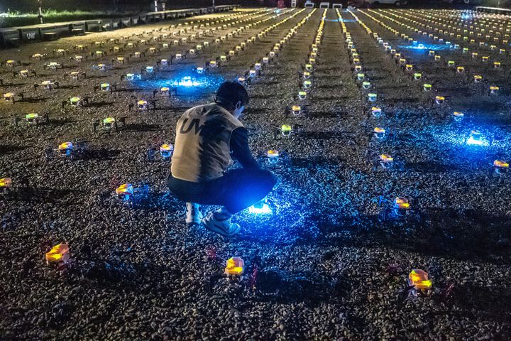 [괴산=뉴시스] 2025 괴산빨간맛페스티벌 개막식 대규모 드론 아트쇼 준비 모습. (사진=괴산군 제공) 2025.5.15. photo@newsis.com *재판매 및 DB 금지