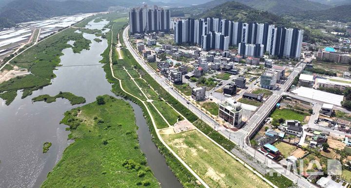 [나주=뉴시스] 나주시가 기존 남평강변도시 성공 경험을 확장해 '남평 제2강변도시 개발사업'을 본격 추진한다. 사진은 남평강변도시 일대 전경. (사진=나주시 제공) photo@newsis.com