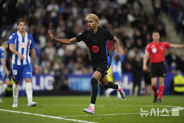 [바르셀로나=AP/뉴시스]바르셀로나, 2년 만에 스페인 라리가 정상. 2025.05.15.