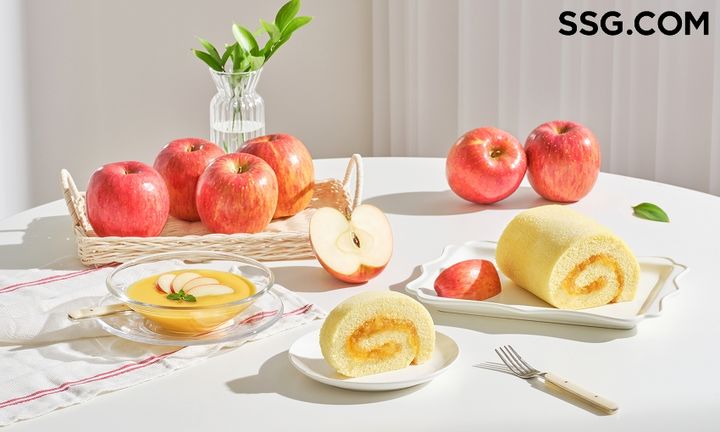 [서울=뉴시스]SSG닷컴은 지역 경제 활성화를 위해 경북 문경 특산품인 사과로 만든 롤케이크와 단호박스프를 미식관 단독 상품으로 선보인다고 16일 밝혔다.(사진=SSG닷컴 제공) *재판매 및 DB 금지
