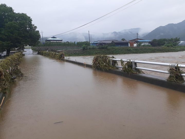 [청주=뉴시스] 충북 청주시 상당구 미원면 운암리 침수 피해. (사진=청주시 제공) photo@newsis.com *재판매 및 DB 금지