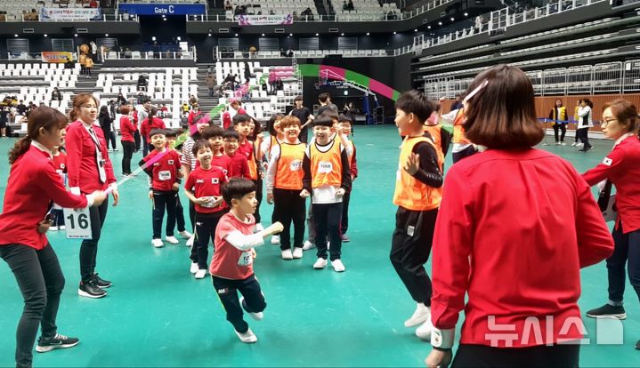 [수원=뉴시스] 줄넘기대회 모습 (사진=수원시줄넘기협회 제공)2025.05.16.photo@newsis.com 