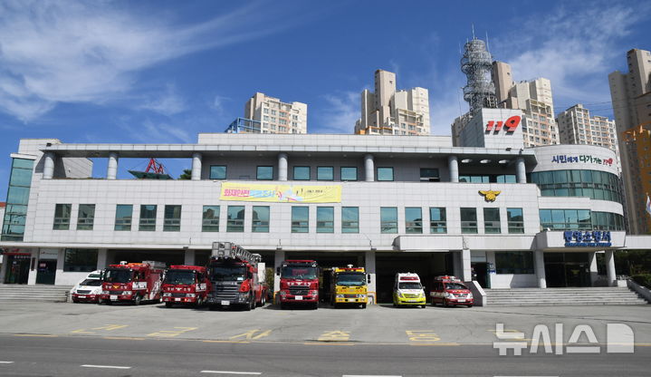 [통영=뉴시스] 신정철 기자= 통영소방서(서장 박길상)는 오는 9월 9일 경상남도 소방본부 주관으로 실시되는 '제25회 불조심 어린이 마당' 예선 참가자를 모집 중이라고 16일 밝혔다.사진은 통영소방서 전경.(사진=뉴시스DB).2025.05.16. sin@newsis.com