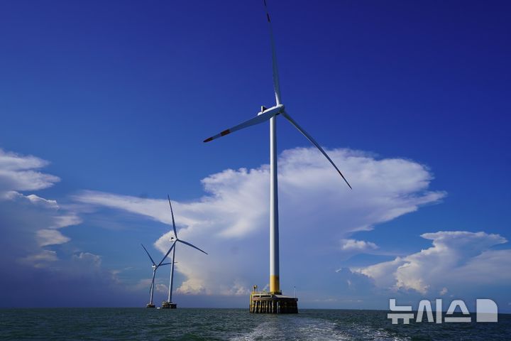 [티엔장=뉴시스] SK이노베이션 E&S가 운영 중인 베트남 TPD 해상풍력단지의 터빈. (사진=SK이노베이션 E&S 제공) 2025.5.19. photo@newsis.com