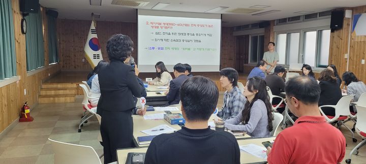 [함양=뉴시스] 함양교육지원청 리버스멘토링 (사진=함양교육지원청 제공) 2025. 05. 16. photo@newsis.com *재판매 및 DB 금지