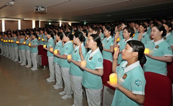 [대구=뉴시스]영진전문대, 제39회 나이팅게일 선서식(사진=영진전문대 제공) photo@newsis.com *재판매 및 DB 금지
