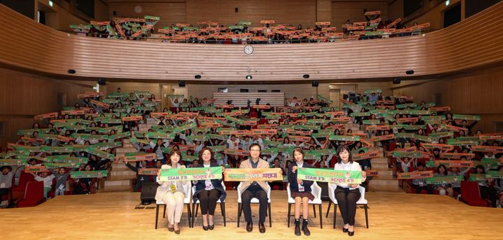 [수원=뉴시스] 학교안전대사 위촉식. (사진=경기도교육청 제공) 2025.05.16. photo@newsis.com *재판매 및 DB 금지