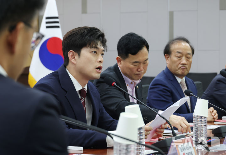 [서울=뉴시스] 고승민 기자 = 김용태 국민의힘 비상대책위원장이 16일 서울 여의도 국회 의원회관에서 열린 e스포츠 지역리그의 성공적 정착 및 발전을 위한 토론회에서 발언하고 있다. 2025.05.16. kkssmm99@newsis.com