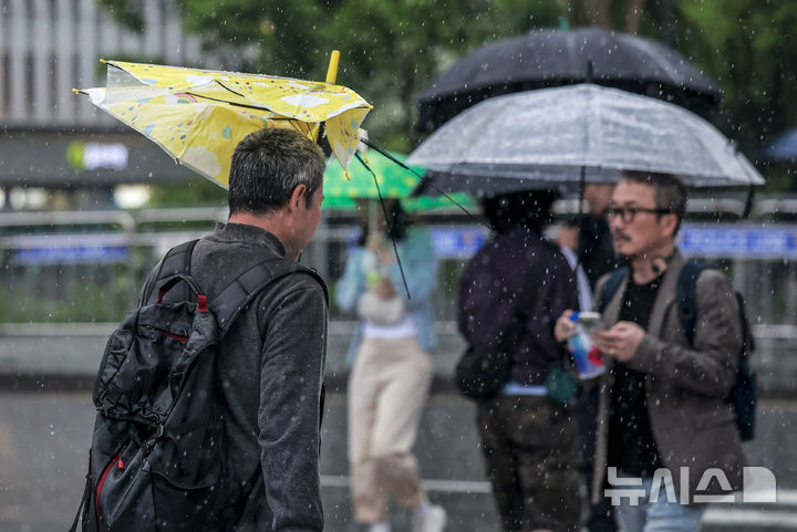 충남권 저녁까지 빗방울 떨어져…낮 최고 27도