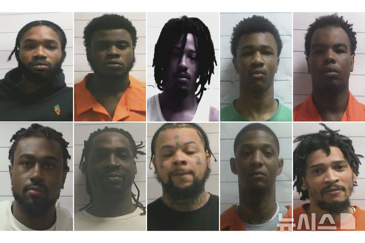 [뉴올리언스= AP/뉴시스] 뉴올리언스 경찰이 배포한 교도소 탈옥범들의 수배 사진들. 19세에서 42세의 이들은 살인에서 폭행, 가정 폭력, 특수 폭행등 갖가지 죄목으로 수감되어 있다가 변기 뒤에 구멍을 뚫고 터널을 만들어 탈옥했다고 미 연방 수사국(FBI)이 현상 수배를 통해 밝혔다. 2025. 05. 19.&nbsp; 