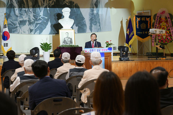 [세종=뉴시스] 김종오 장군 탄신제에서 발언하는 최민호 세종시장. (사진=세종시 제공) 2025.05.18.photo@newsis.com. *재판매 및 DB 금지