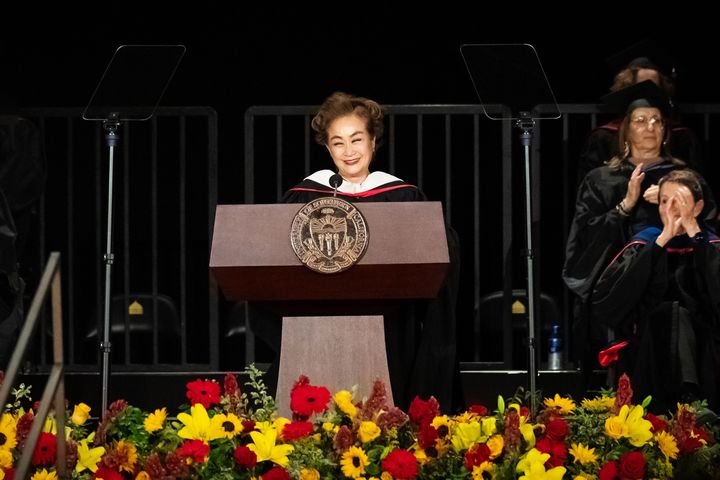 [서울=뉴시스] CJ 이미경 부회장 USC 졸업식 연설. (사진 = CJ ENM 제공) 2025.05.18. photo@newsis.com *재판매 및 DB 금지