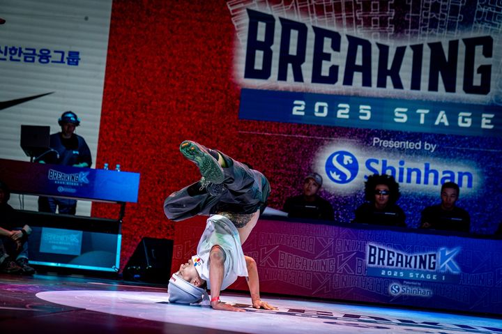 [서울=뉴시스] 2025 브레이킹K 1차 대회 일반부 비보이 부문 우승 차지한 김홍열. (사진 = 대한민국댄스스포츠연맹 제공) *재판매 및 DB 금지