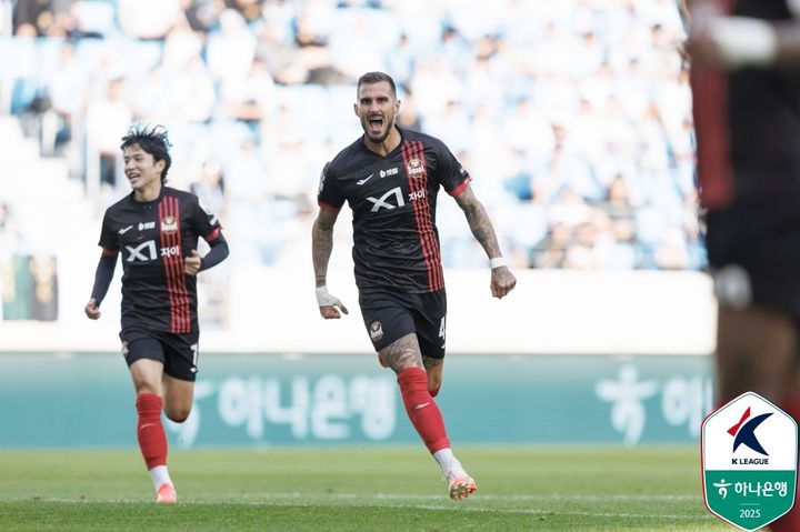 [서울=뉴시스]K리그1 서울 둑스 데뷔골. (사진=한국프로축구연맹 제공)