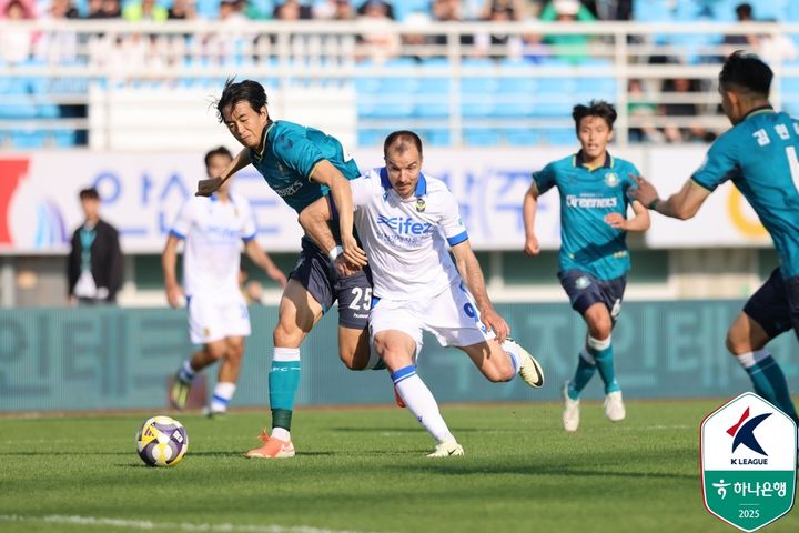[서울=뉴시스]K리그2 인천 무고사. (사진=한국프로축구연맹 제공)