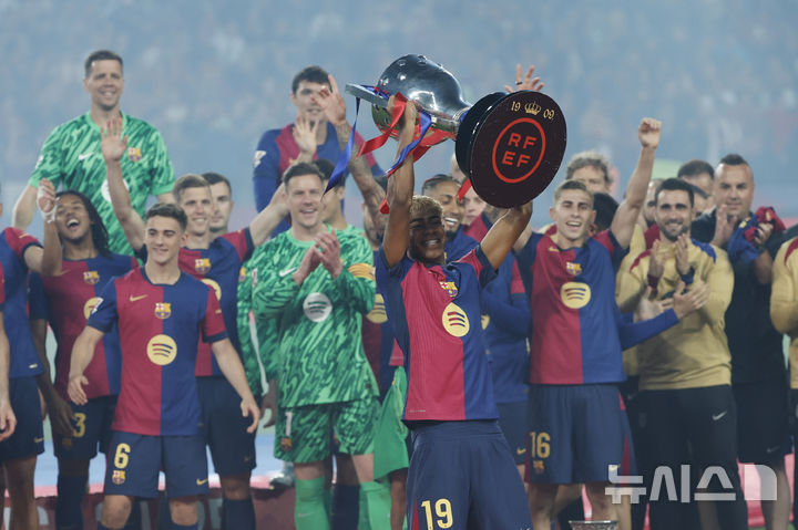 [바르셀로나=AP/뉴시스]바르셀로나 야말, 2031년까지 재계약. 2025.05.18.