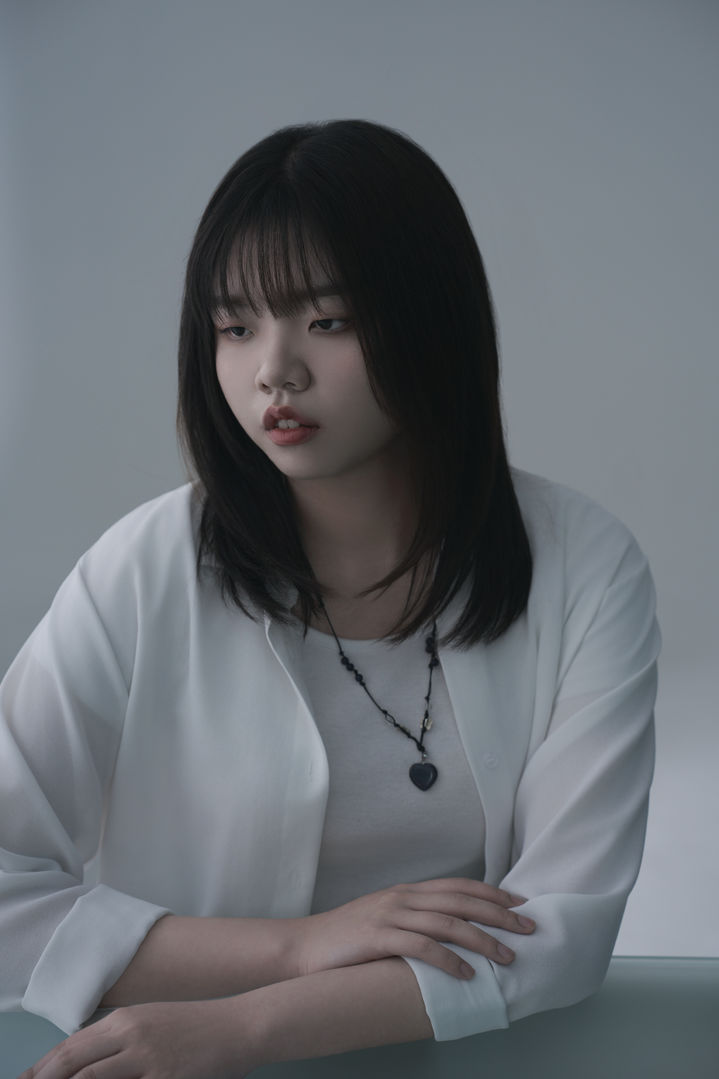 [서울=뉴시스] 윤강은 작가의 프로필. (사진=민음사 제공) 2025.05.19 *재판매 및 DB 금지