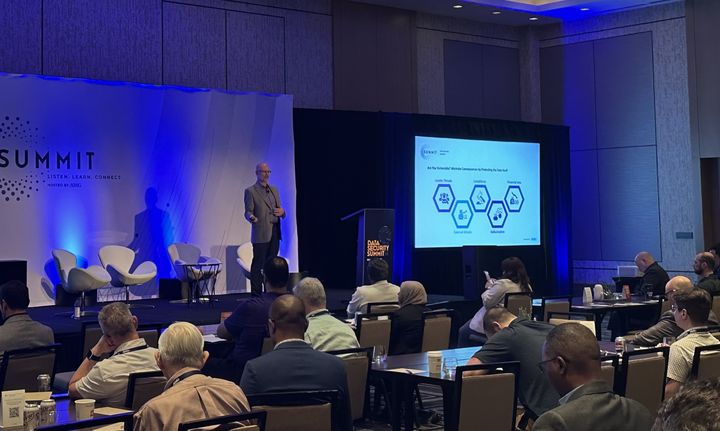 파수 미국법인 론 아덴(Ron Arden) CTO가 '데이터 시큐리티 서밋 댈러스에서 발표하고 있다(사진=파수 제공) *재판매 및 DB 금지