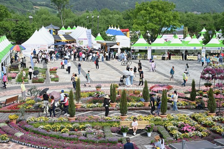 [거창=뉴시스] 거창에 On 봄축제 (사진=거창군 제공) 2025. 05. 19. photo@newsis.com&nbsp; *재판매 및 DB 금지
