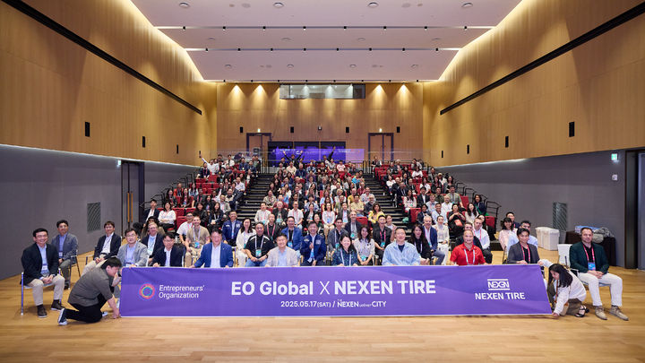 [부산=뉴시스] 넥센타이어가 80개국의 세계적 기업가로 이뤄진 네트워크 단체 'Entrepreneurs’ Organization(EO)' 를 초청해 사옥 투어를 열고 교류행사를 진행했다. (사진=넥센타이어 제공) 2025.05.19. photo@newsis.com *재판매 및 DB 금지