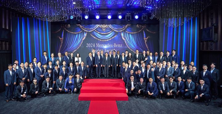 [서울=뉴시스] 메르세데스-벤츠 코리아는 '2024 딜러 어워드'에서 '올해의 딜러사'로 한성모터스가 선정됐다고 19일 밝혔다. (사진=메르세데스-벤츠 코리아 제공) photo@newsis.com *재판매 및 DB 금지