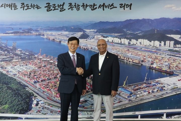 [부산=뉴시스] 온두라스 인프라교통부 차관은 부산항만공사를 방문해 부산항과 온두라스 항만 간 상호 협력 방안을 논의했다. (사진=부산항만공사 제공) 2025.05.19. photo@newsis.com *재판매 및 DB 금지