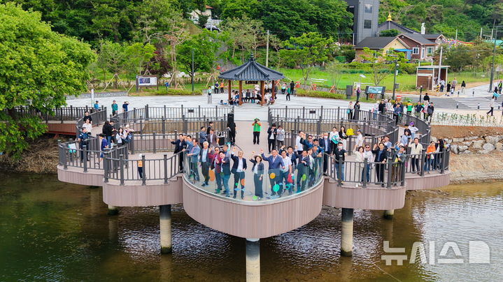 [안성=뉴시스] 금광호수 수석정 수변화원 준공식 (사진=안성시 제공) 2025.05.19.photo@newsis.com 