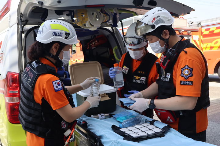 경남소방 119폭염구급대 장비 점검.(사진=경상남도소방본부 제공) 2025.05.19. *재판매 및 DB 금지