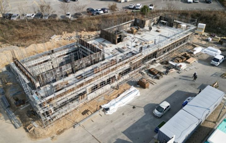 [춘천=뉴시스] 19일 강원특별자치도(도지사 김진태)는 수소교통 복합기지 구축 사업 내 액화수소충전소의 완성검사를 지난 14일 완료했으며, 시험 운전 등을 거쳐 오는 6월 말 준공할 계획이다 고 밝혔다. 강원특별자치도 제공. *재판매 및 DB 금지