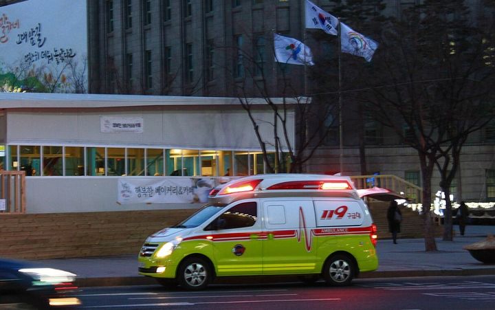 [서울=뉴시스] 29일 국회 보건복지위원회 소속 김미애 국민의힘 의원이 건강보험심사평가원(심사평가원)으로부터 제출받은 자료에 따르면 지난해 상급종합병원에서 진료협력병원 등으로 회송을 보낸 환자는 80만명에 달한다 (사진=뉴시스 DB) 2025.05.19. photo@newsis.com *재판매 및 DB 금지