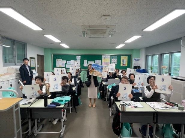 익산시, 만학도들에 'A3 확대교과서' 지원…전국 첫 사례