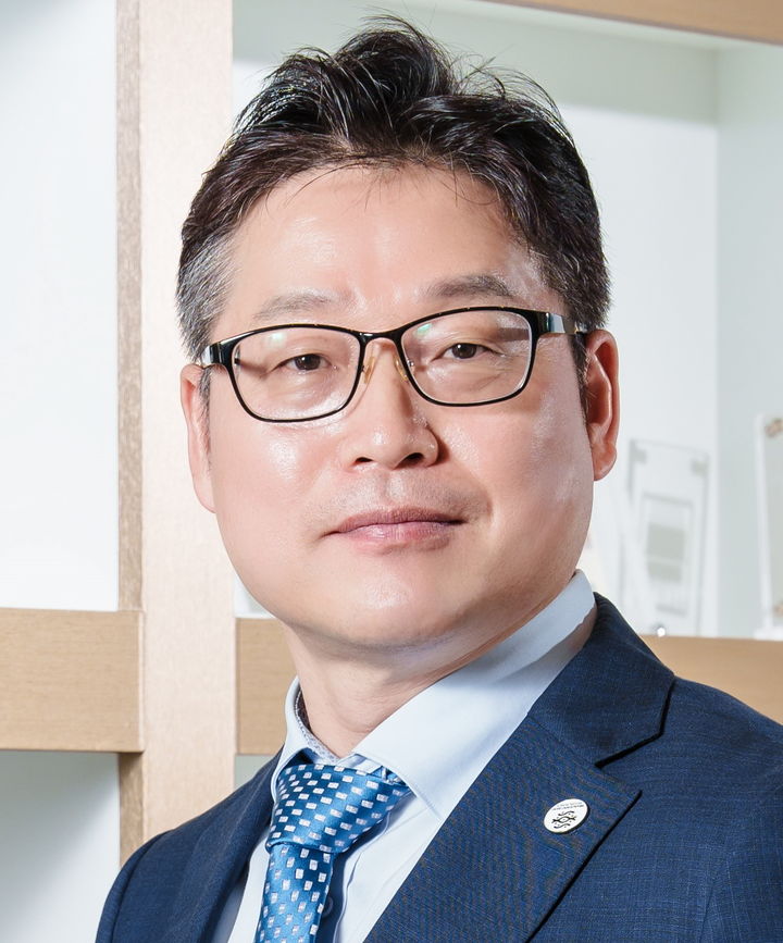 [대전=뉴시스] 올해의 발명왕 수상장인 제엠제코㈜ 최윤화 대표이사.(사진=특허청 제공) *재판매 및 DB 금지