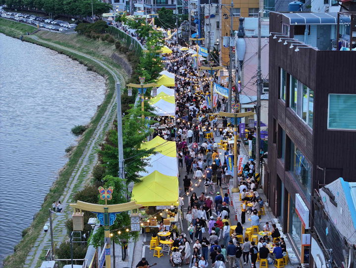 [밀양=뉴시스] 2024년 차 없는 거리 신나는 대로. (사진=밀양시 제공) 2025.05.20. photo@newsis.com *재판매 및 DB 금지