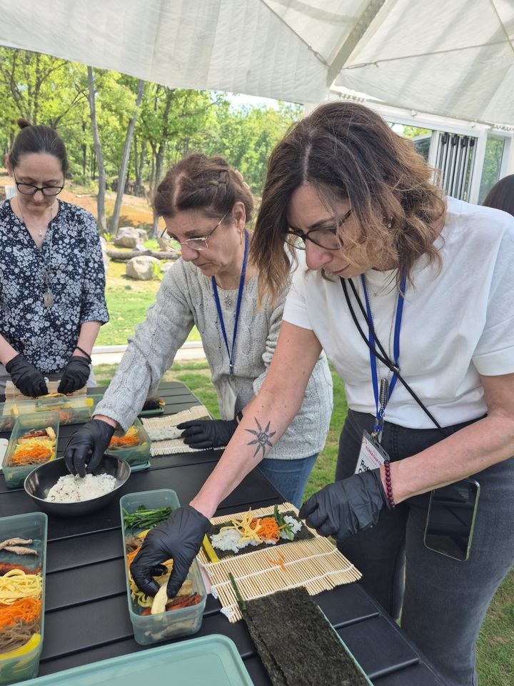 김밥만들기 체험(사진=경기관광공사 제공) *재판매 및 DB 금지