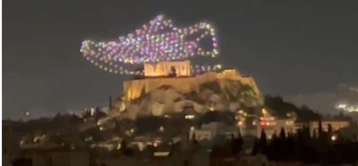 [서울=뉴시스] 아디다스가 그리스 아테네 중심부에서 진행한 드론쇼가 아크로폴리스 가치 훼손 논란에 휩싸였다. (사진 = 페이스북 캡처) 2025.05.19. *재판매 및 DB 금지