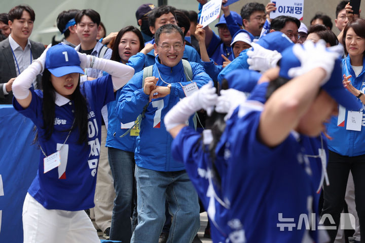 이재명 후보, 용산역 광장서 뜨거운 지지 얻어! 김상욱 의원 합류도 화제