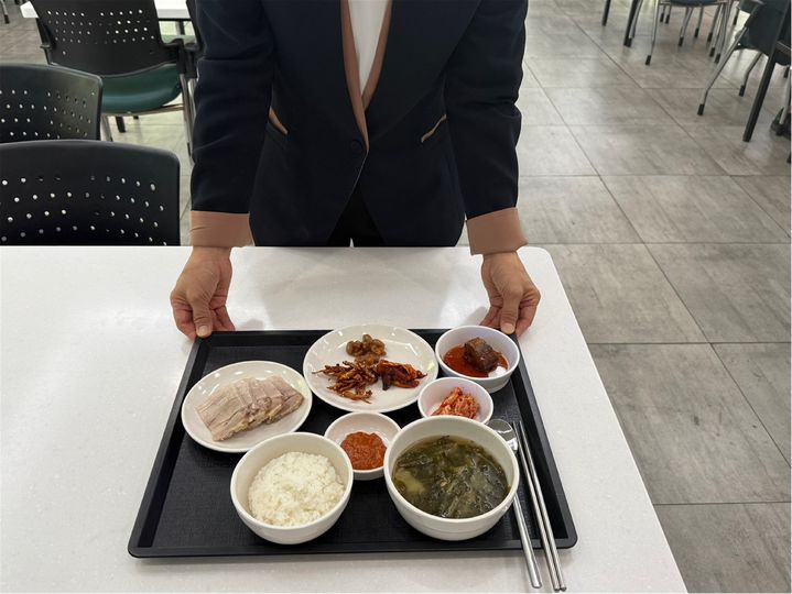 [부산=뉴시스] 부산영락공원 장례식장에 도입된 다회용기 (사진=부산시설공단 제공) 2025.05.20. photo@newsis.com *재판매 및 DB 금지