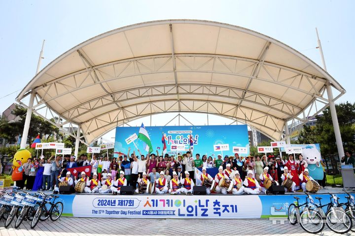 [시흥=뉴시스] 지난해 세계인의 날 축제 현장. (사진=시흥시 제공). 2025.05.20. photo@newsis.com