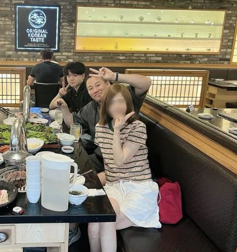 [서울=뉴시스] 가수 윤민수, 전처 김민지 씨, 그리고 아들 윤후와 여행을 즐겼다. (사진=김민지 씨 인스타그램 캡처) 2025.05.20 photo@newsis.com   *재판매 및 DB 금지