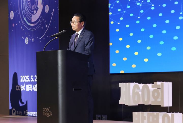 [대전=뉴시스] 특허청은 20일 코엑스 마곡에서 발명·지식재산 컨퍼런스를 개최했다. 김완기 특허청장이 환영사를 하고 있다.(사진=특허청 제공)&nbsp; *재판매 및 DB 금지