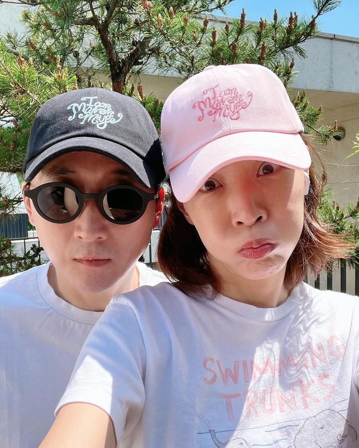 [서울=뉴시스] 조영철(왼쪽)·김이나 (사진=인스타그램 캡처) 2025.05.20. photo@newsis.com *재판매 및 DB 금지